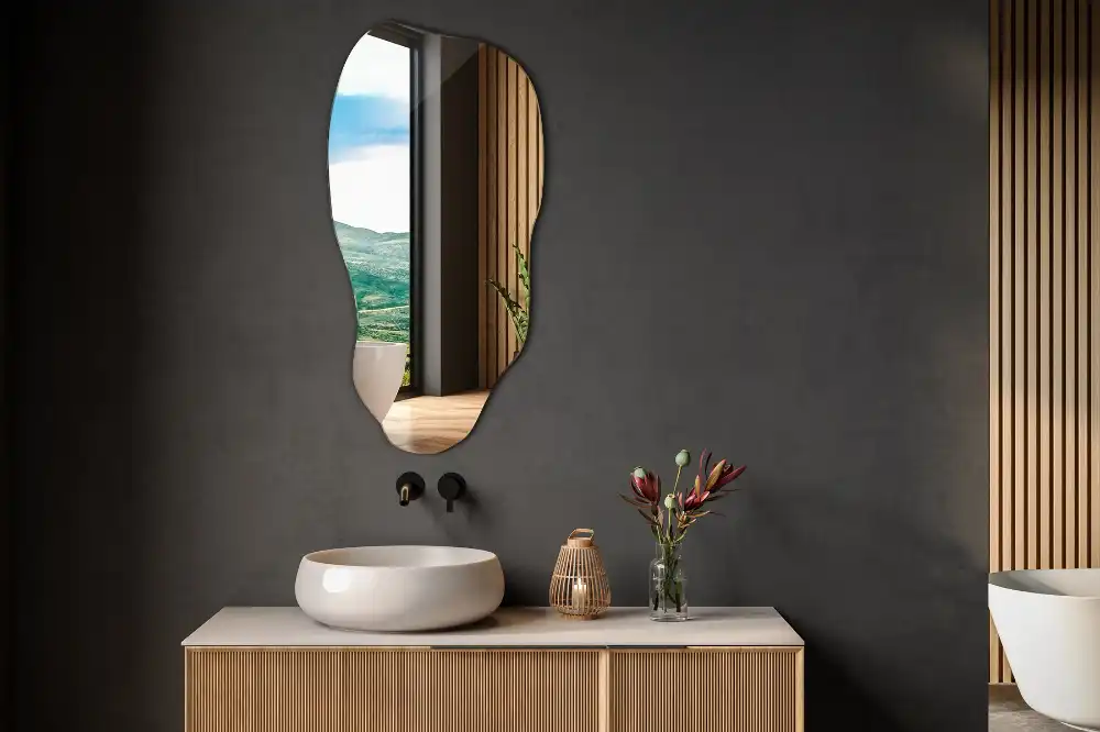 Organisk spegel i form av en fläck