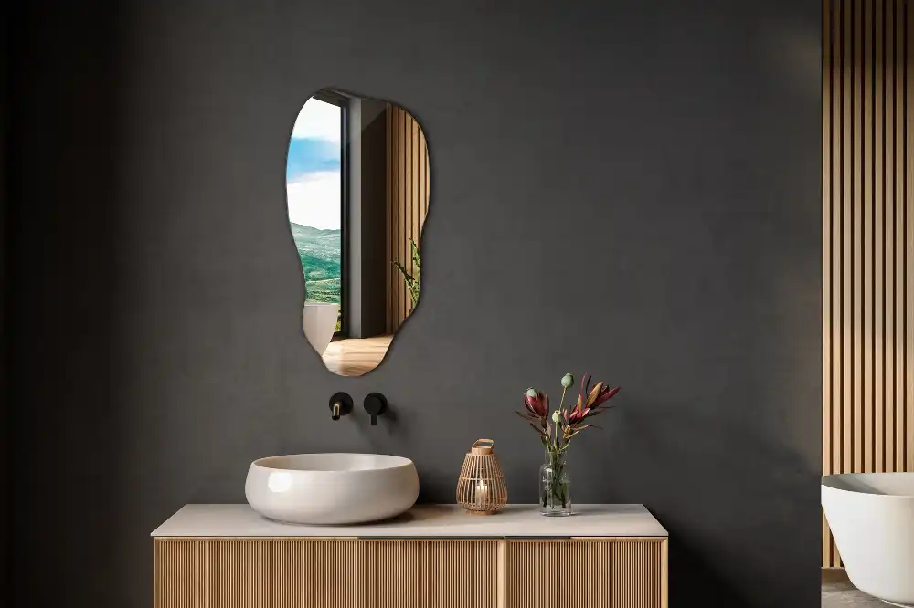 Organisk spegel i form av en fläck