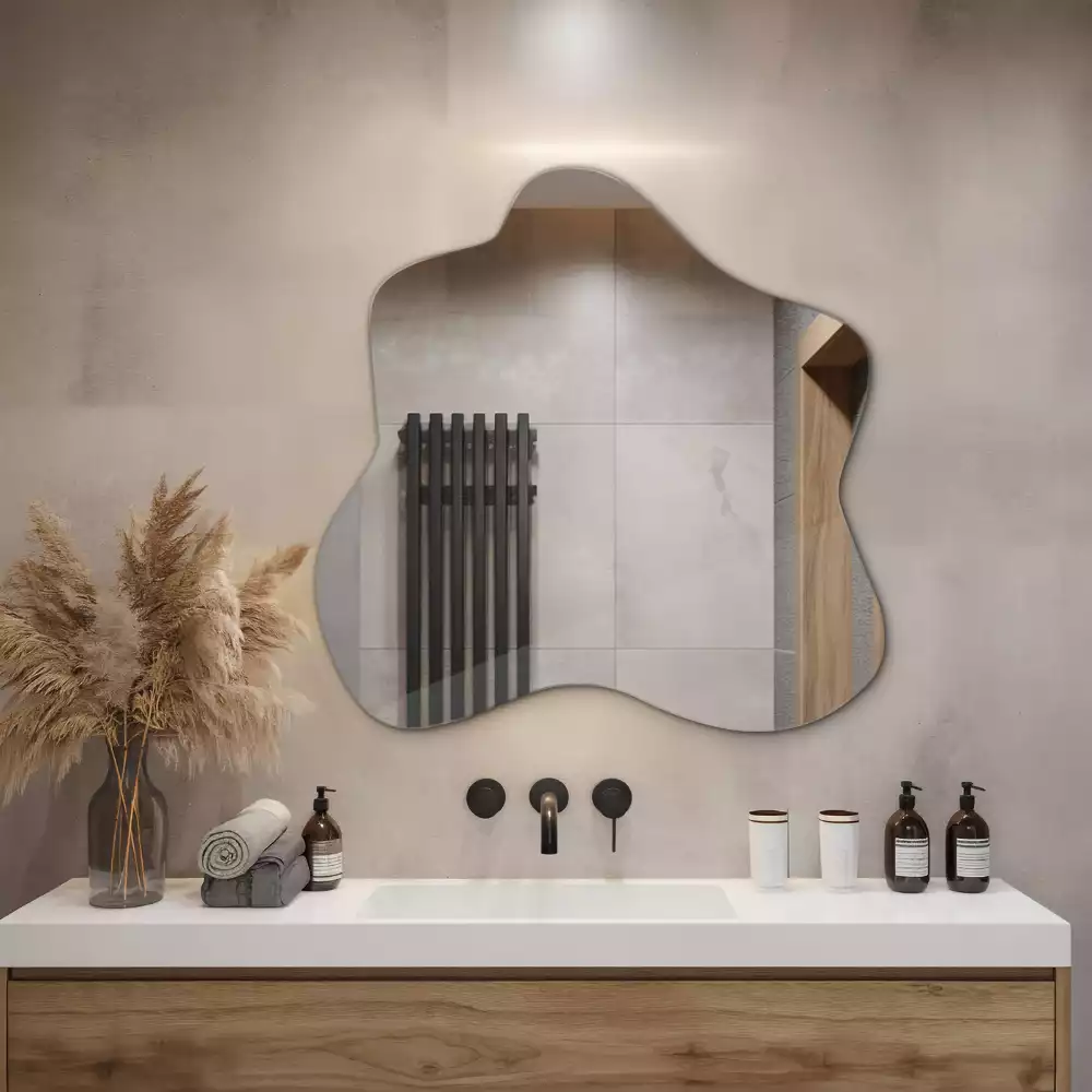 Spegel i form av en fläck