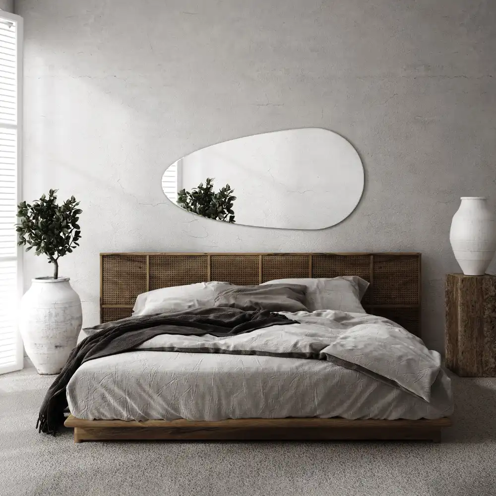 Oregelbunden spegel droppformad