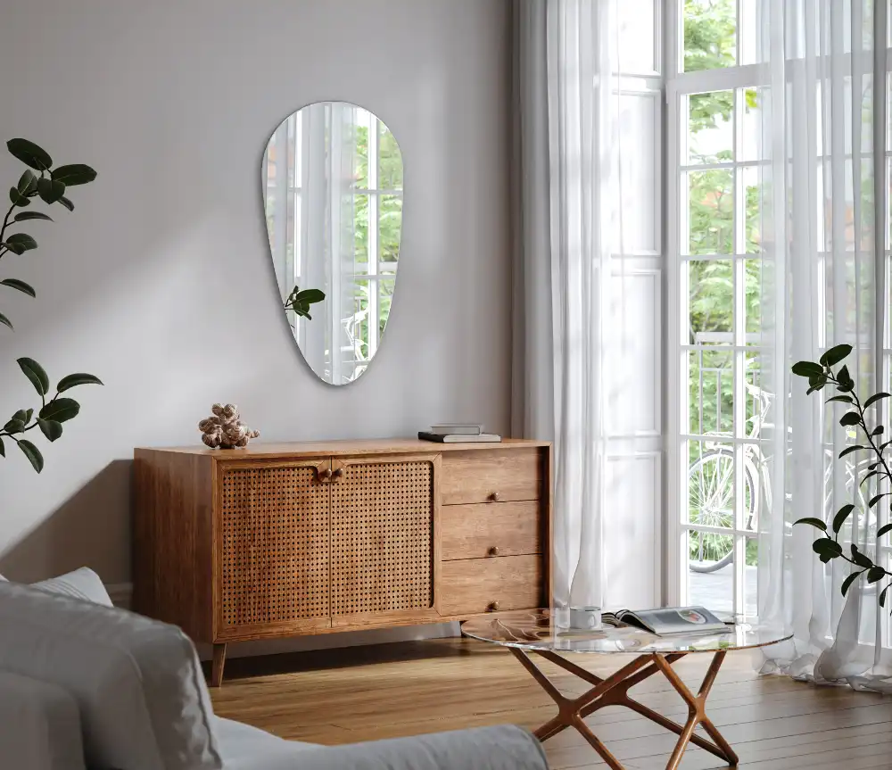 Oregelbunden spegel droppformad