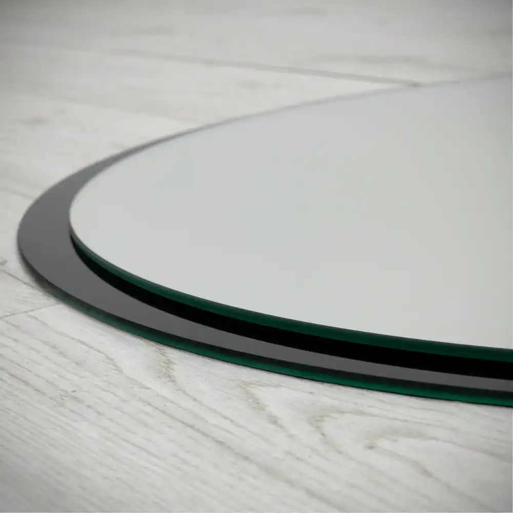 Rund spegel i svart ram