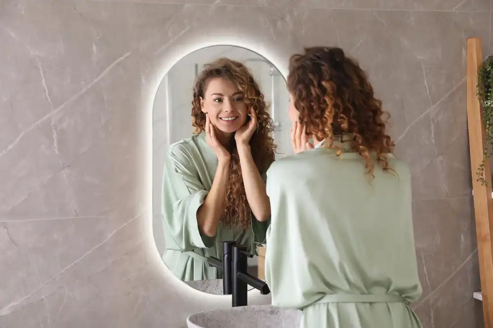 Oval spegel med LED belysning