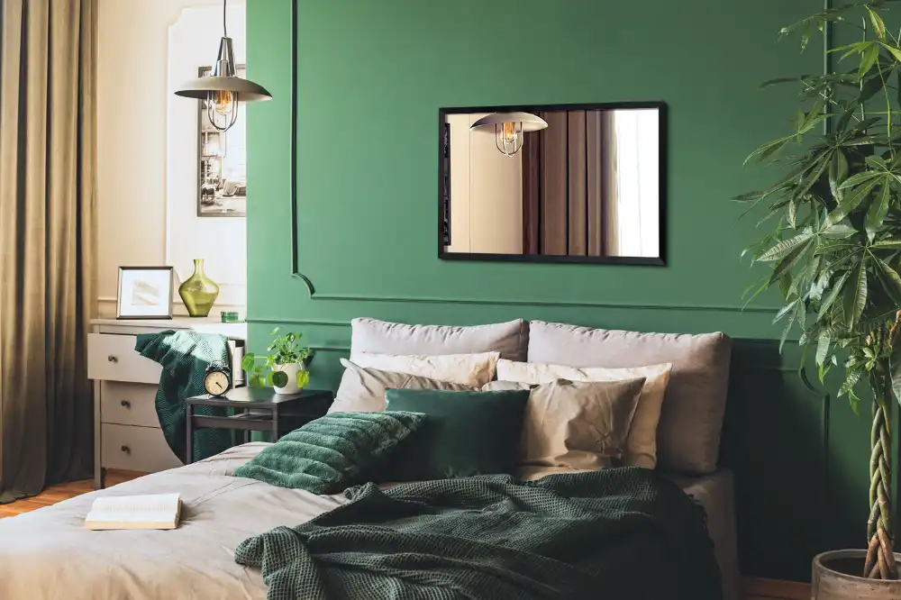 Rektangulär spegel med svart ram