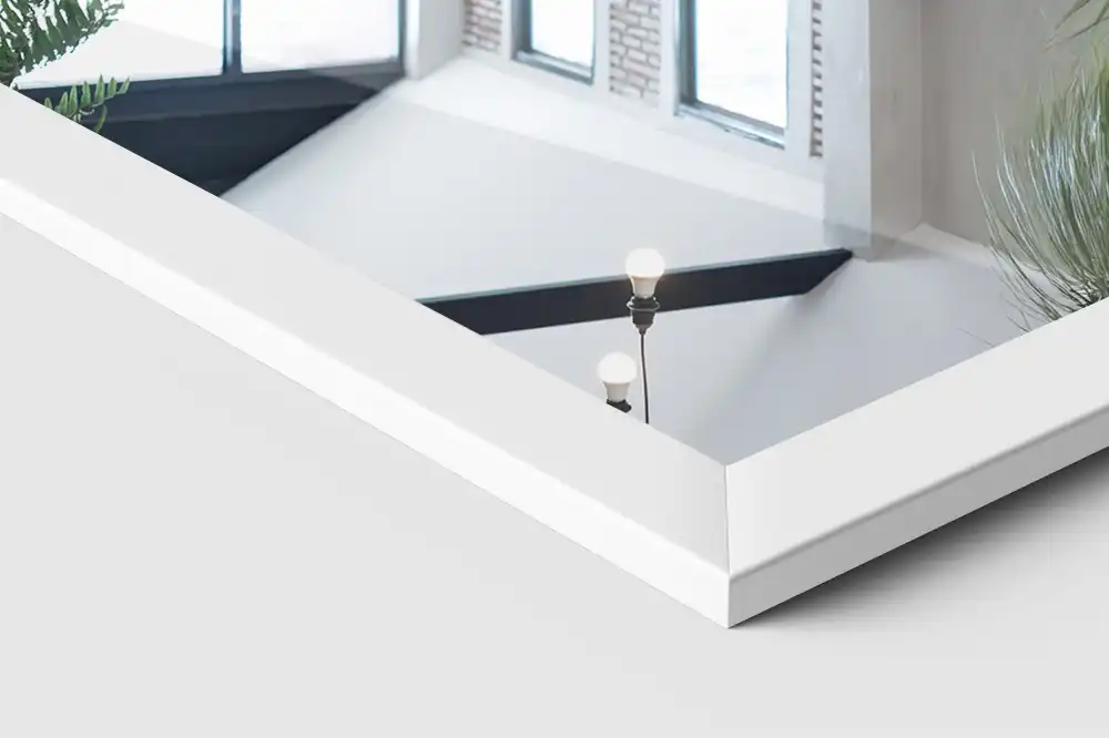 Golvstående spegel med vit ram