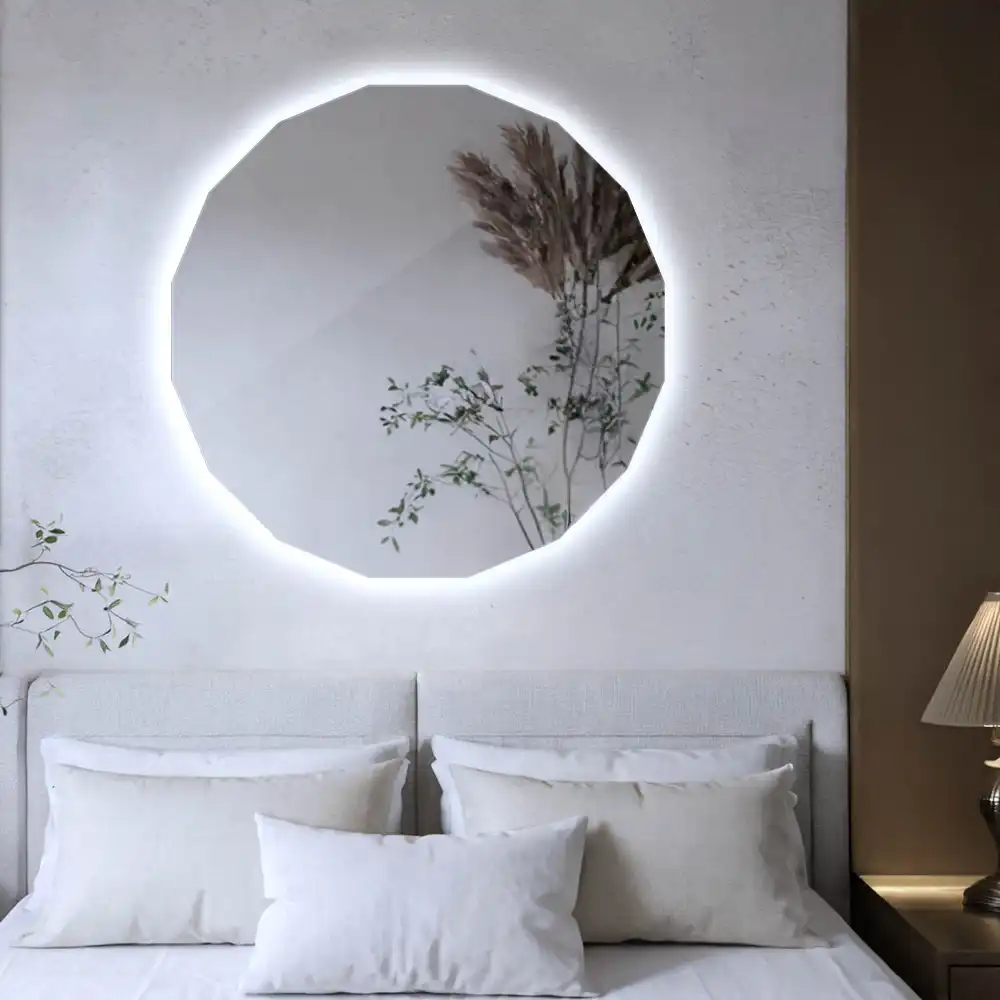 Geometrisk spegel med LED-belysning