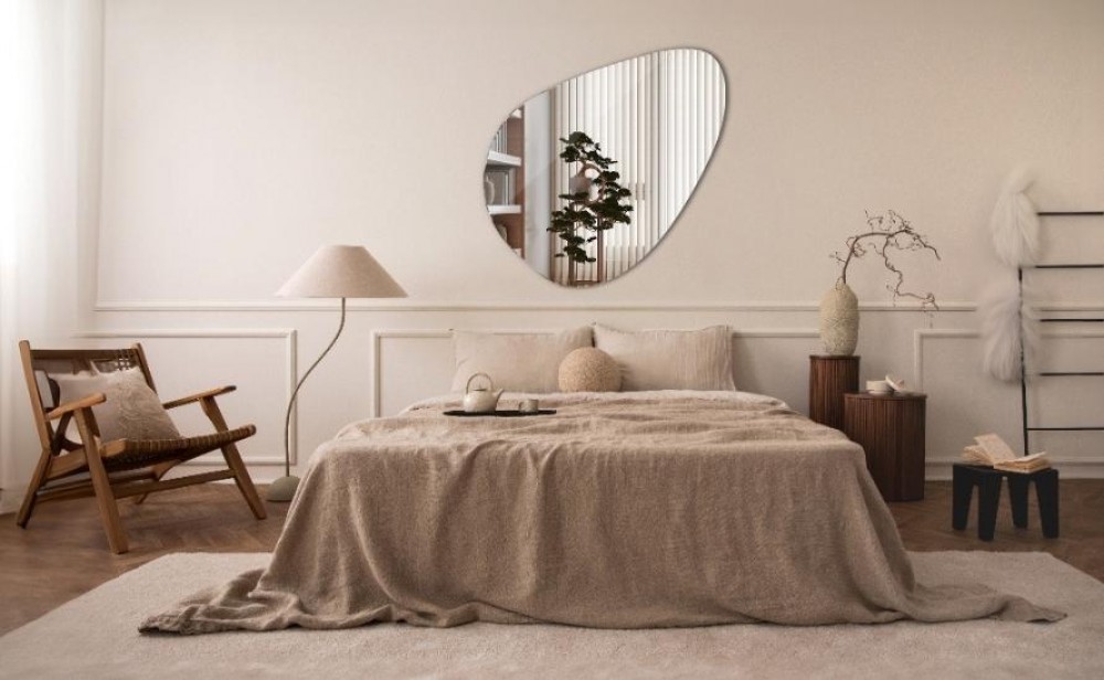 Spegel för att optiskt förstora små rum - designtrick